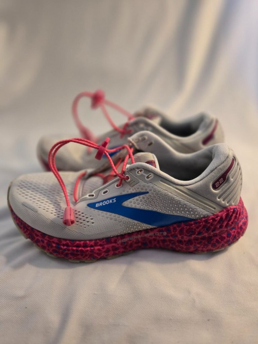 Brooks Adrenaline GTS 22 1203531B160 White Running Shoes Women’s 8